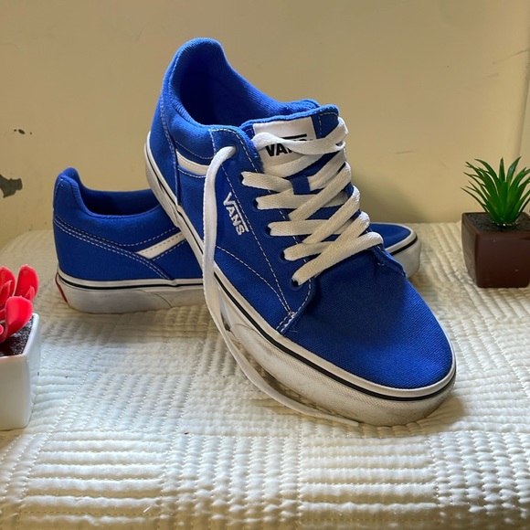 Vans - Picture 1 of 8